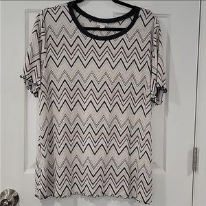 Lularoe 3XL but sized 2X Kelly short sleeve top.